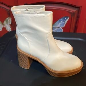 Dolce vita cream colored vegan man made leather boots. 9.5